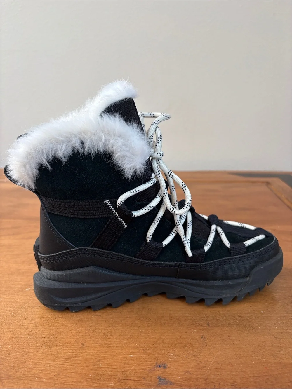 Sorel ONA RMX Glacy Black Winter WatLace-Up Boots with White Faux Fur Trim Size